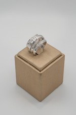 anello Alfieri ST John con verette di brillanti intrecciate