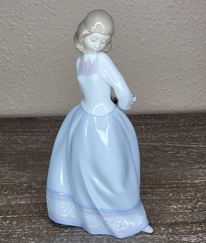Lladro sweet and shy vintage - lladro,