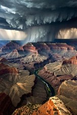 Il Grand Canyon e la tempesta