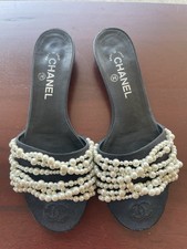 Chanel Mules Nero Raso Perla Taglia EU 40