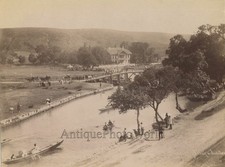 Promenade Barche People On