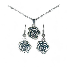 - Set Di Ciondoli E Orecchini