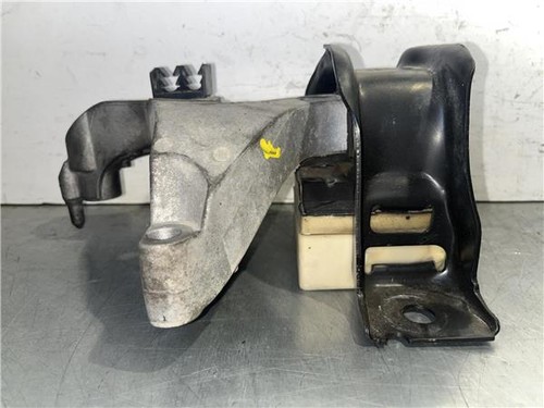 8201064682 supporto destro - ,