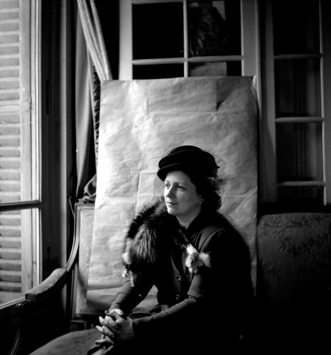Portrait woman sitting fur - portrait,