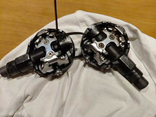 Pedali senza clip per bici