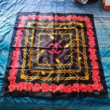 Foulard nero, rose e oro