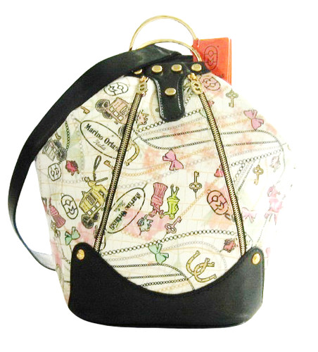 Zaino nuovo con etichette