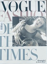 FASHION MAGAZINE VOGUE ITALIA