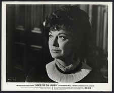 RUTH ROMAN in coltello da