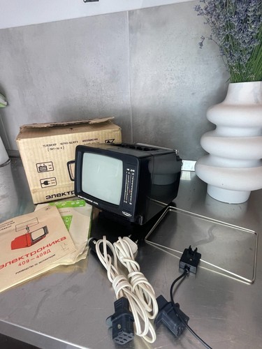 Raro televisore portatile - raro,