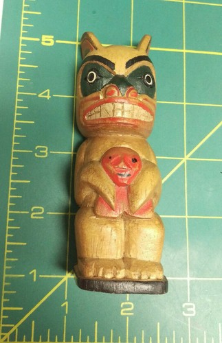 Totem tribale palo legno