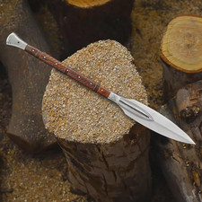 Lancia vichinga fatta a mano