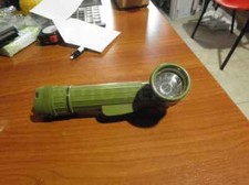 VINTAGE VECCHIA TORCIA LAMPADA A BATTERIE PORTATILE IN PLASTICA USATA 