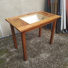 TAVOLINO LUMINOSO ARTIGIANALE LEGNO CON PIANO IN VETRO E SCOMPARTO PER LAMPADA