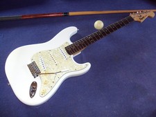 Stratocaster smerlata SQUIER