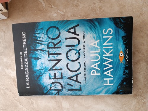 Book libro dentro acqua - book,