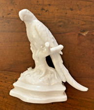 NYMPHENBURG PORCELLANA STATUINA "PAPPAGALLO SU TRESPOLO"-FIRMATA  1754-1850
