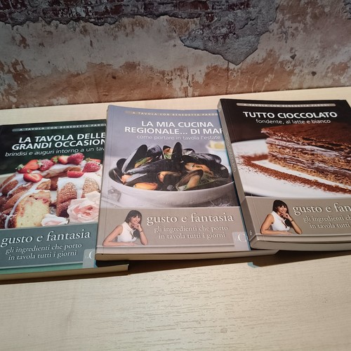 Lotto libri tavola con - libri,
