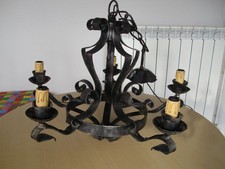 Lampadario in ferro battuto