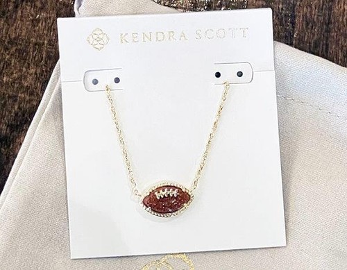 Collana con ciondolo - 😍,