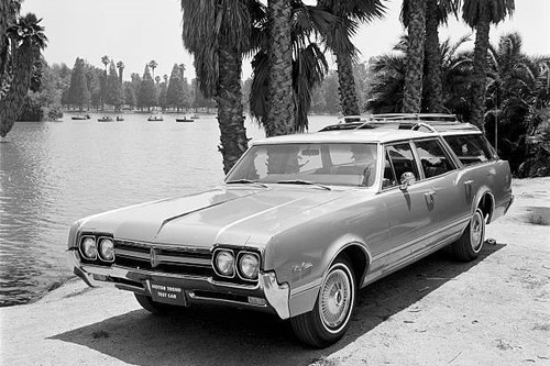 Oldsmobile vista cruiser wagon - vista,