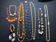 collane e bracciali vintage anni 60-70 in plastica leggera attualissime di moda.