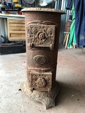 Stufa in ghisa antica