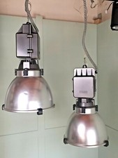 Lampada industriale usata, vintage.