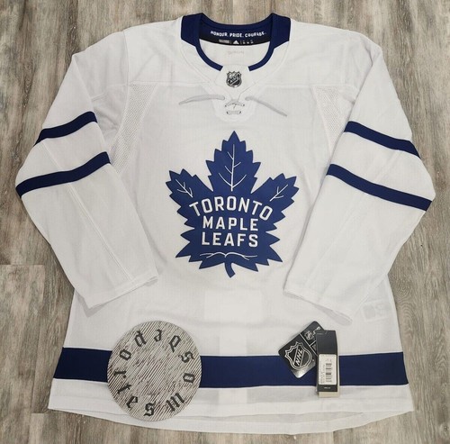 Nwt toronto maple leafs - nwt,