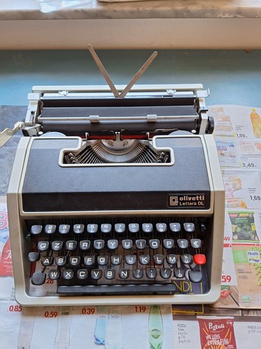 Macchina scrivere olivetti - da,