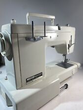 Macchina da cucire Necchi modello 535FA funzionante ma l’ago non funziona necessita di riparazione