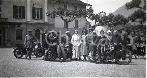 1920ca italia motociclisti con - italia,
