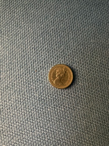 Queen elizabeth one pound - queen, ii