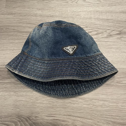 Cappello prada triangolo logo - triangolo,