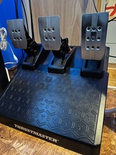 Volante e pedaliera thrustmaster