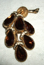 Spilla alla moda con pietre marroni e glitter anni 70