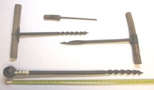 Lotto stock di 4 attrezzi da lavoro manuali antichi in ferro, fatti a mano