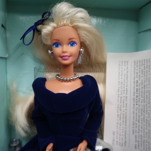 Barbie winter velvet avon - barbie,