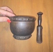 Mortaio E Pestello In Legno Con Chiodi Vintage In Stile Medievale