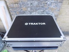 Traktor Controller Kontrol S8 NI DJ Mixer Flight Case come nuovo completamente TESTATO