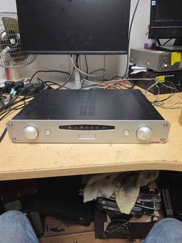 Amplificatore stereo integrato