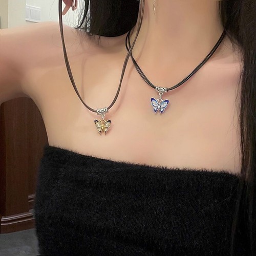 Collana con ciondolo farfalla