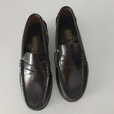 Sebago uomo mocassino Classic Dan in pelle spazzolata bordò. Suola in cuoio.