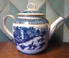 Teiera antica in porcellana