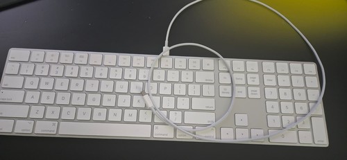 Apple magic keyboard - magic, with