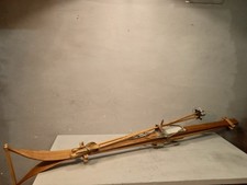 Vecchi Sci In Legno Con