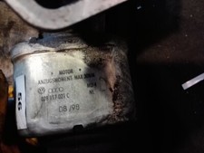 SCAMBIATORE DI CALORE CON PORTA FILTRO OLIO	 VW Golf IV ('97-'03)      P4-SC2-56