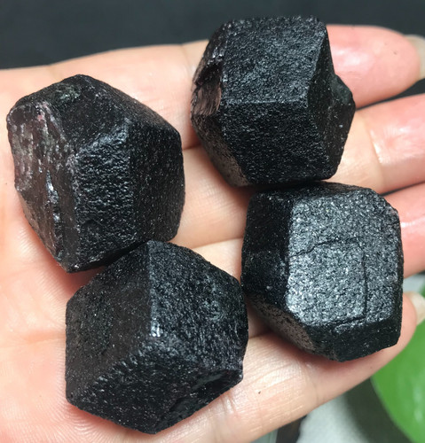 4pcs 132g rare garnet gemstone - rare,