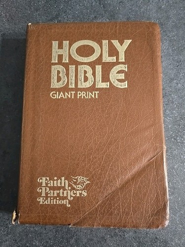 Holy bible 1976 giant - holy,