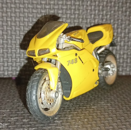 Maisto ducati 748 - 748,